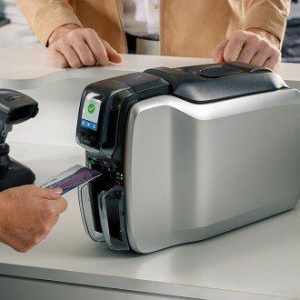 ¡Oferta! ZC300 Impresora de Tarjetas Zebra ZC31-000C000LA00